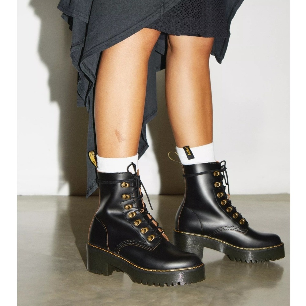 Dr. Martens Leona Black Smooth Leather Heeled Boots 9 Grunge Punk 90s Alt Goth